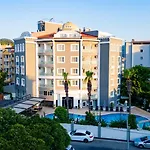 Motto Premium Hotel&spa فندق مرمريس