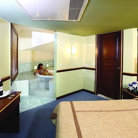 Motto Premium Hotel&spa 4* 马尔马里斯